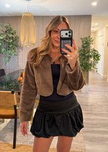 Cargar imagen en el visor de la galería, Cozy fluffy cropped coat
