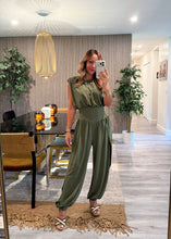 Cargar imagen en el visor de la galería, Chic and comfy jumpsuit
