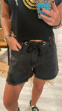 Load image into Gallery viewer, Denim shorts 46
