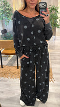 Load image into Gallery viewer, Travel sweatshirt
