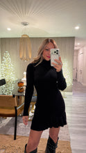 Cargar imagen en el visor de la galería, Sweater dress
