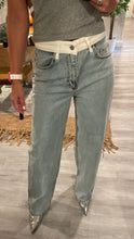 Load image into Gallery viewer, Trendy jeans 25
