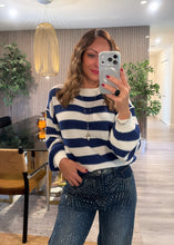 Cargar imagen en el visor de la galería, Striped sweater
