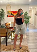 Cargar imagen en el visor de la galería, Shiny bermuda shorts
