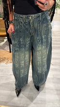Load image into Gallery viewer, Street style jeans
