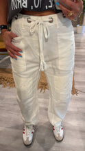 Cargar imagen en el visor de la galería, white denim joggers for women
