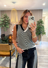 Load image into Gallery viewer, Casual knit vest for summer
