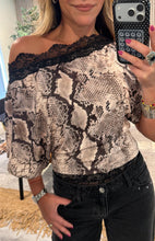 Load image into Gallery viewer, Snake &amp; lace top
