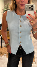 Load image into Gallery viewer, Solid color knit top
