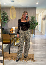 Load image into Gallery viewer, Zebra stretchy jeans
