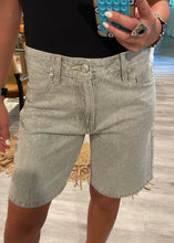 Cargar imagen en el visor de la galería, Shiny bermuda shorts
