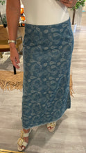 Cargar imagen en el visor de la galería, Denim long skirt

