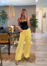 Load image into Gallery viewer, Shiny decor jeans
