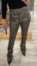 Cargar imagen en el visor de la galería, Metallic leopard jeans
