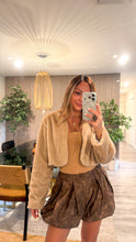 Load image into Gallery viewer, Cardigan fur cropped
