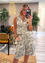 Load image into Gallery viewer, Camo bermuda shorts
