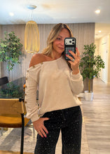 Cargar imagen en el visor de la galería, Buttons side sweater
