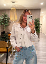 Cargar imagen en el visor de la galería, White cloud denim jacket
