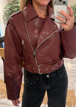 Load image into Gallery viewer, Solid belted jacket
