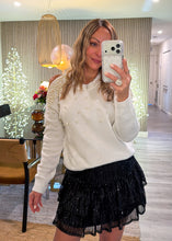 Cargar imagen en el visor de la galería, Pearls decor off shoulder sweater
