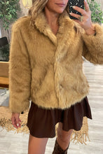 Load image into Gallery viewer, Fur coat
