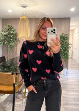 Cargar imagen en el visor de la galería, Valentines hearts sweater
