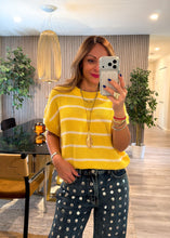 Load image into Gallery viewer, Relaxed style sweater
