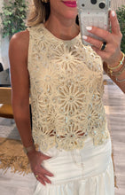 Cargar imagen en el visor de la galería, Chic crochet top
