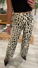 Load image into Gallery viewer, Leopard jeans
