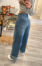 Load image into Gallery viewer, Straight legs jeans
