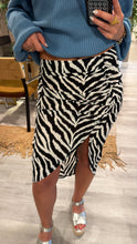 Load image into Gallery viewer, Zebra skirt

