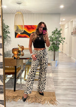 Load image into Gallery viewer, Leopard jeans
