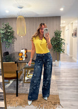 Load image into Gallery viewer, Floral jeans 23
