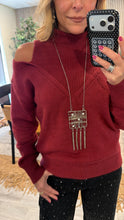 Cargar imagen en el visor de la galería, Off shoulder sweater 29
