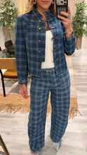 Load image into Gallery viewer, Relaxed denim jeans
