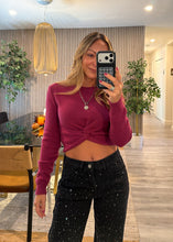 Cargar imagen en el visor de la galería, Cropped knit sweater
