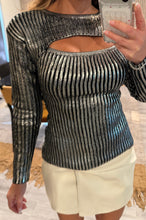 Cargar imagen en el visor de la galería, Metallic cut out sweater
