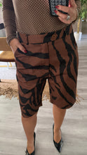 Load image into Gallery viewer, Zebra bermuda shorts
