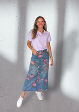 Load image into Gallery viewer, Flowers denim skirt
