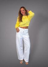 Cargar imagen en el visor de la galería, Asymmetrical barrel jeans
