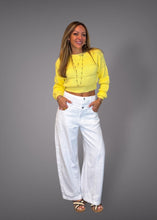 Cargar imagen en el visor de la galería, Asymmetrical barrel jeans
