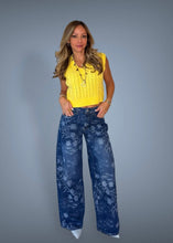 Load image into Gallery viewer, Floral jeans 23
