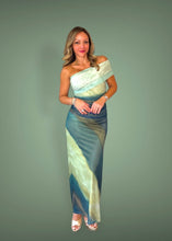 Load image into Gallery viewer, Stretch dresses perfect for holy communion, events and confirmations.
