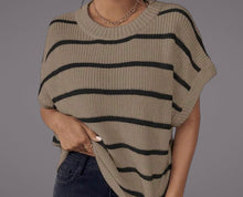 Load image into Gallery viewer, Relaxed style sweater
