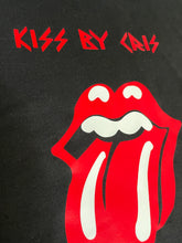 Cargar imagen en el visor de la galería, Kiss by Cris tee

